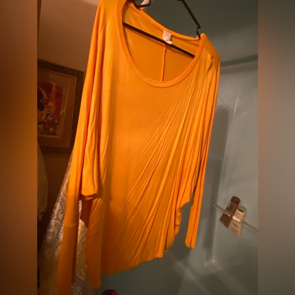 Oversized dolman sleeves! Size XL! Extremely comfortable knit fabric.